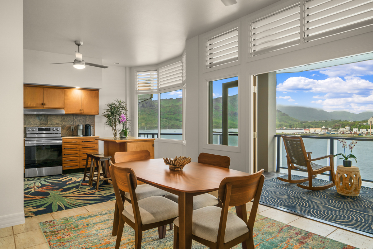 Dining area and lanai